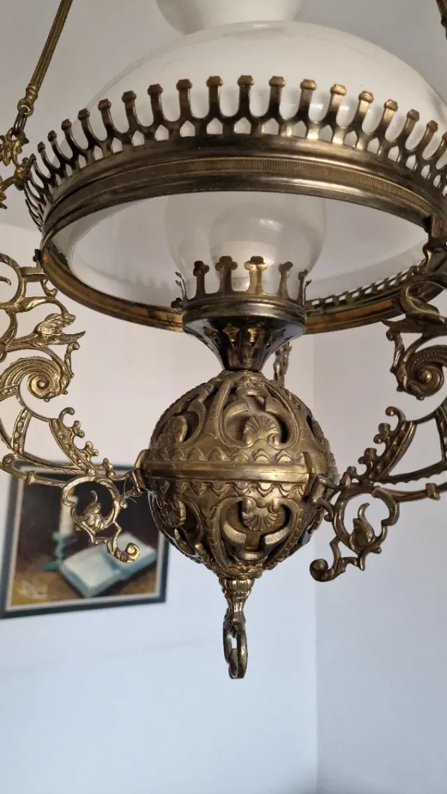 Lámpara de techo de bronce Quinque  tulipa blanca