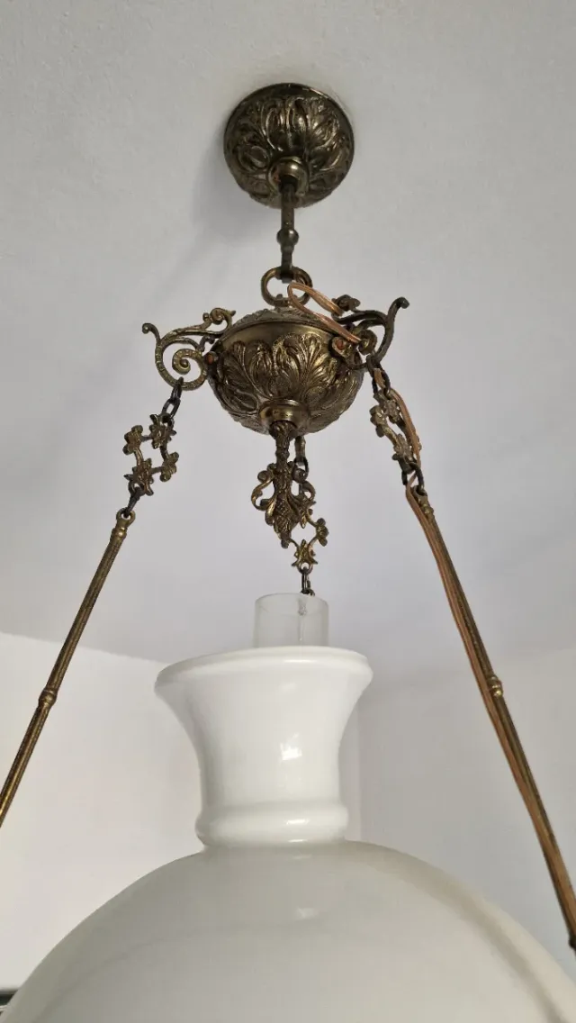 Lámpara de techo de bronce Quinque  tulipa blanca