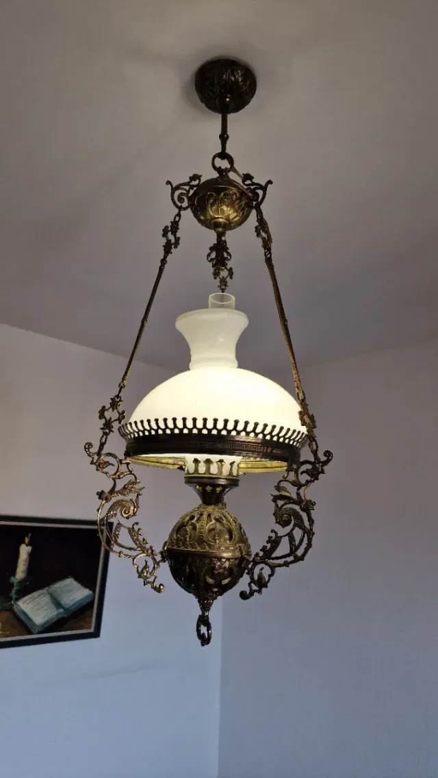 Lámpara de techo de bronce Quinque  tulipa blanca