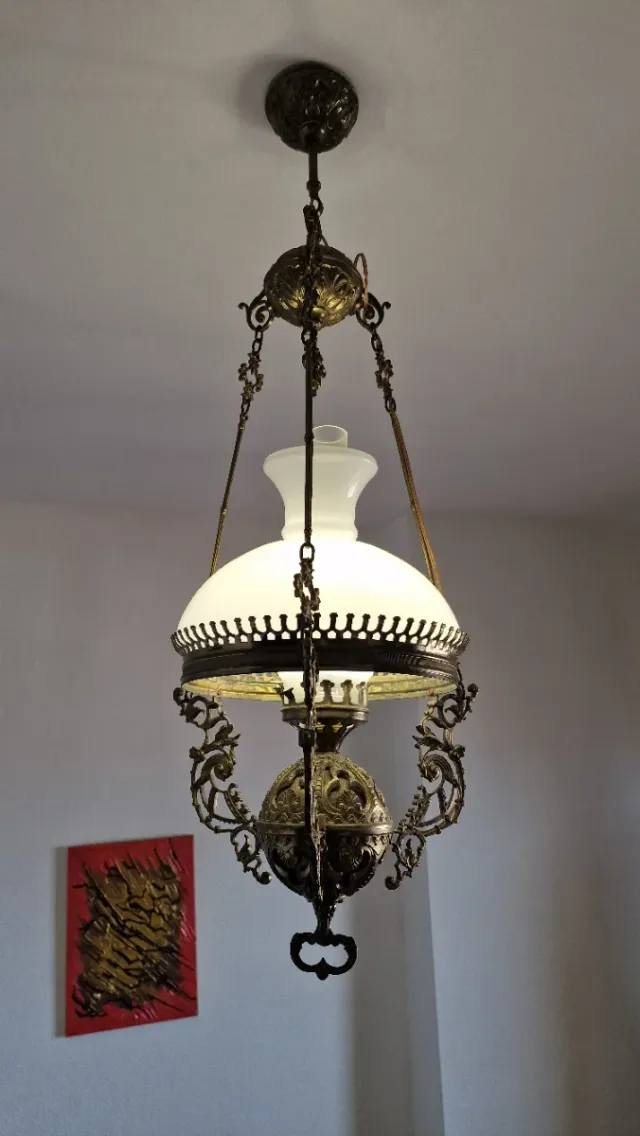 Lámpara de techo de bronce Quinque  tulipa blanca