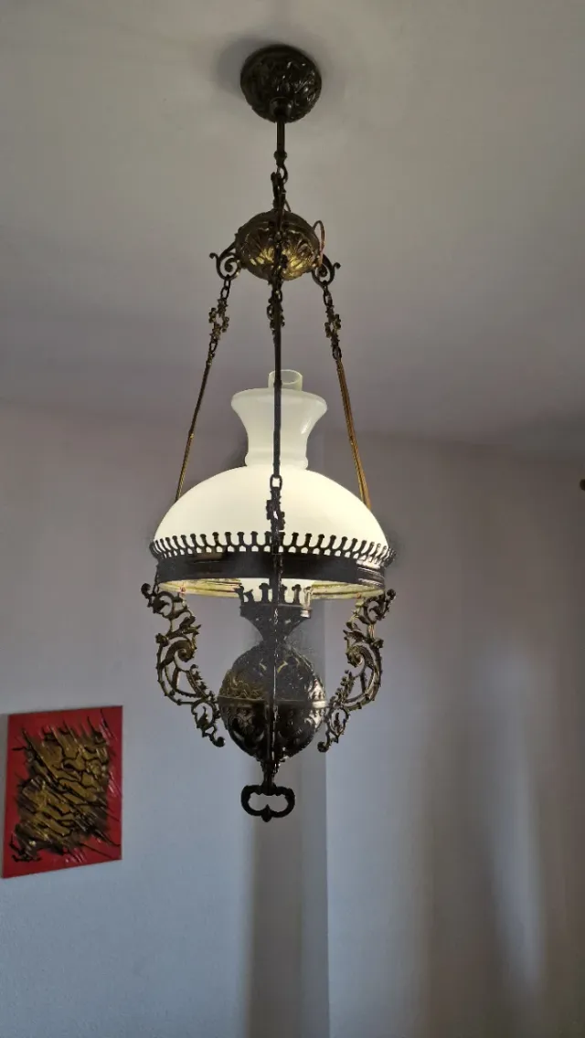 Lámpara de techo de bronce Quinque  tulipa blanca