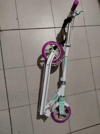 Patinete infantil blanco y morado