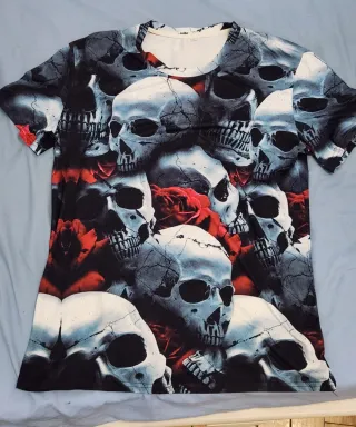 Camiseta Estampada Calaveras y Rosas