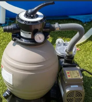 Piscina y depuradora