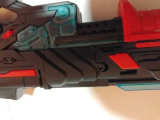 Pistola giocattolo futuristica