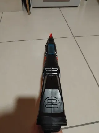 Pistola giocattolo futuristica