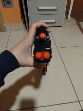 Pistola giocattolo futuristica