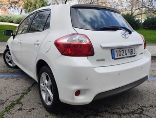 Toyota Auris 2011