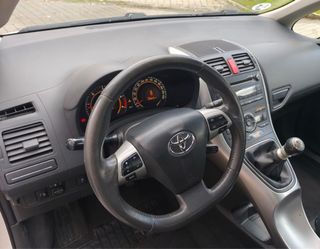 Toyota Auris 2011
