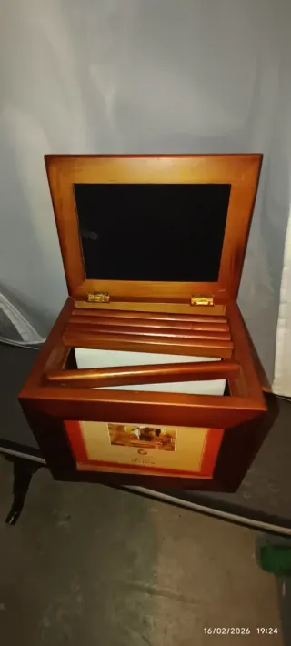 Portafotos de madera con marco