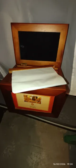 Portafotos de madera con marco