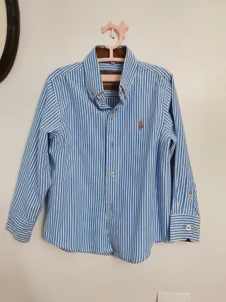 Camisa de niño a rayas azules