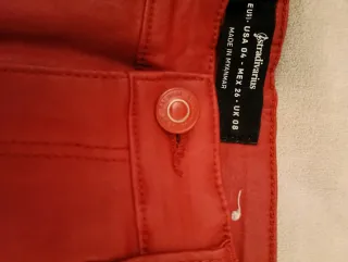 Pantalón efecto piel rojo T.36 Stradivarius