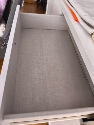 Aparador de madera blanco está nuevo
