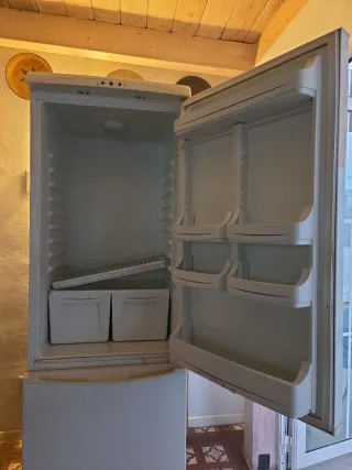 Nevera combi blanca se encuentra en Santa Cruz