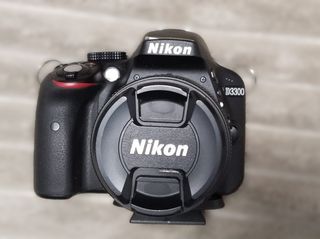 Cámara Nikon D3300 + 18-55mm + trípode y mochila.