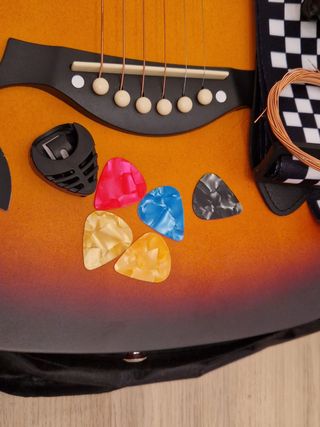 Guitarra Acústica con Funda