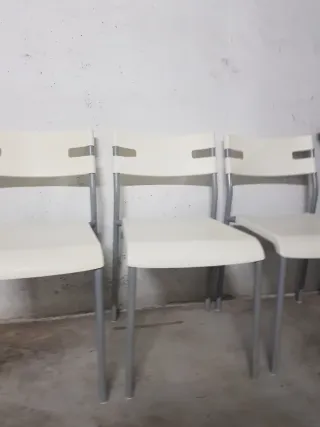 3 Sillas de Terraza Blancas