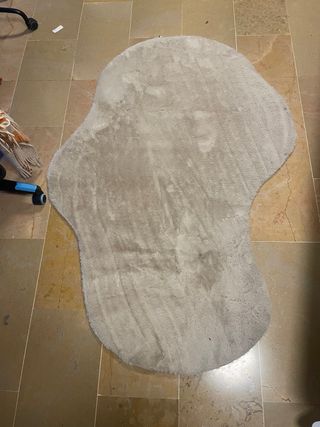 Alfombra beige y gris de poliéster