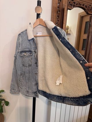 Chaqueta vaquera forrada Bershka