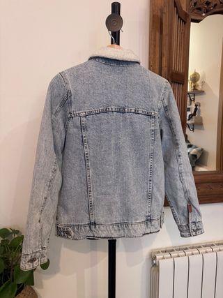 Chaqueta vaquera forrada Bershka