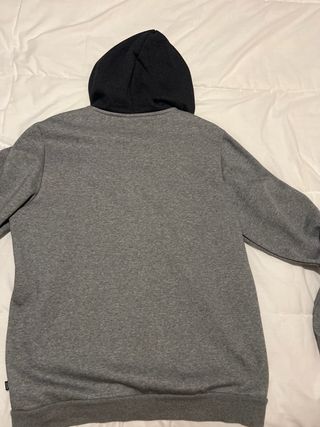 Chaqueta Puma con cremallera y capucha. Nueva. L