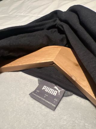 Chaqueta Puma con cremallera y capucha. Nueva. L