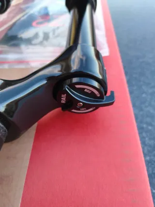 Horquilla Marzocchi *NUEVA* Z2 Rail 2.0 140mm 29"