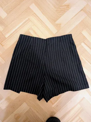 Minifalda/pantalón azul marino con rayas