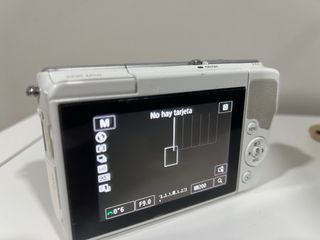 Canon EOS M10 + 15-45mm+ Adaptador NEGOCIABLE