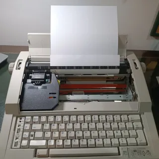 Máquina de escribir eléctrica Olivetti ETP 1000
