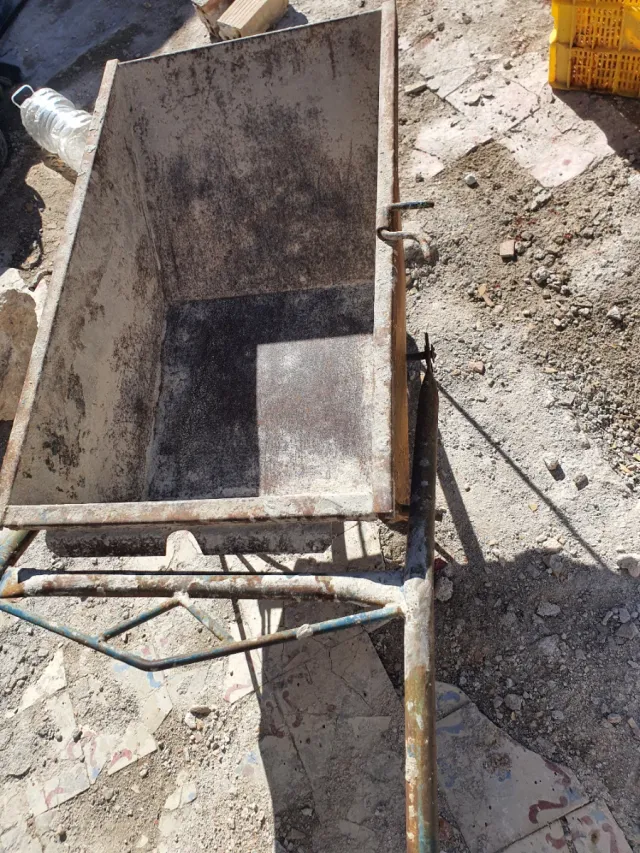 Carretilla de obra metálica