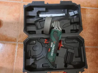 Caladora y amoladora Parkside con 2 baterías