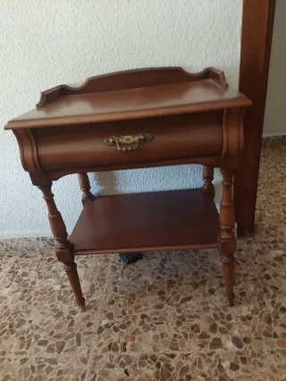 Mesa auxiliar madera clásica