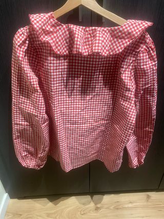 Blusa cuadros roja y blanca con lazada