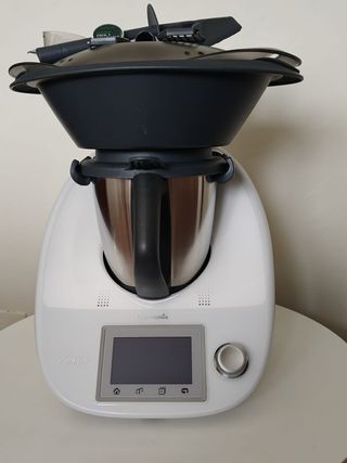 Thermomix TM5 con todos sus accesorios