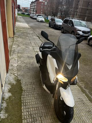Yamaha Xmax 125 2017 Negra y Blanca