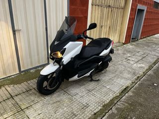 Yamaha Xmax 125 2017 Negra y Blanca