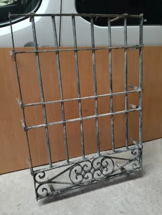 Reja antigua de ventana forja