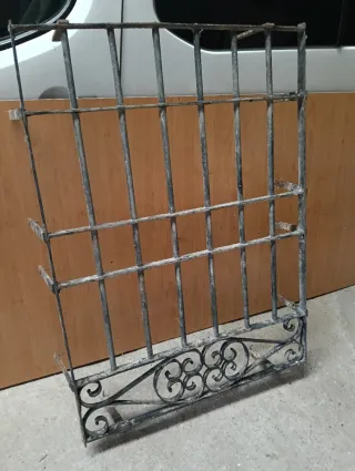 Reja antigua de ventana forja