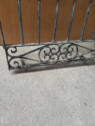 Reja antigua de ventana forja