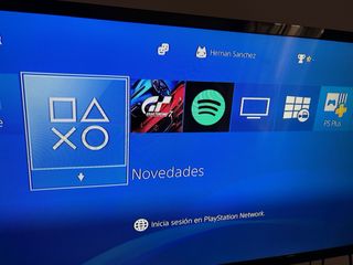 PS4 1TB Negra + Mando + Cables
