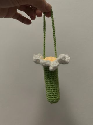 Llavero flor crochet pintalabios