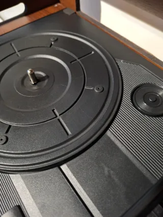 Tocadiscos Vintage Marrón y Dorado