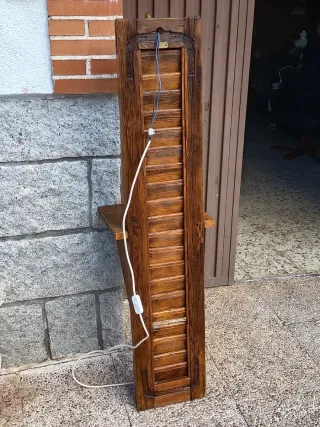 Mesilla alta de antigua contraventana mallorquina.