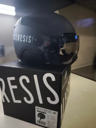 Casco de esquí con visera