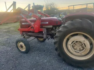 Tractor Ursus C-355 con pala frontal