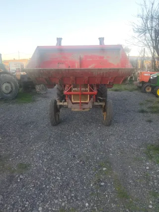 Tractor Ursus C-355 con pala frontal