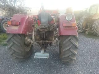 Tractor Ursus C-355 con pala frontal