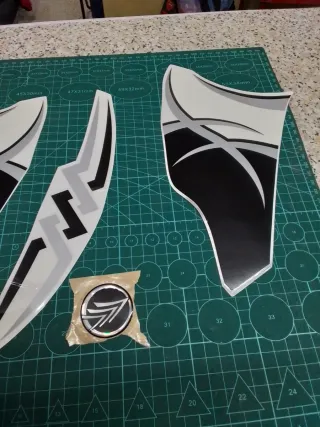 Adhesivos Frontal Keeway